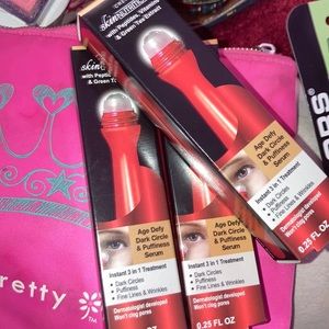 Hold Tricia 🧸Néw Skin Nutrition age defy roller